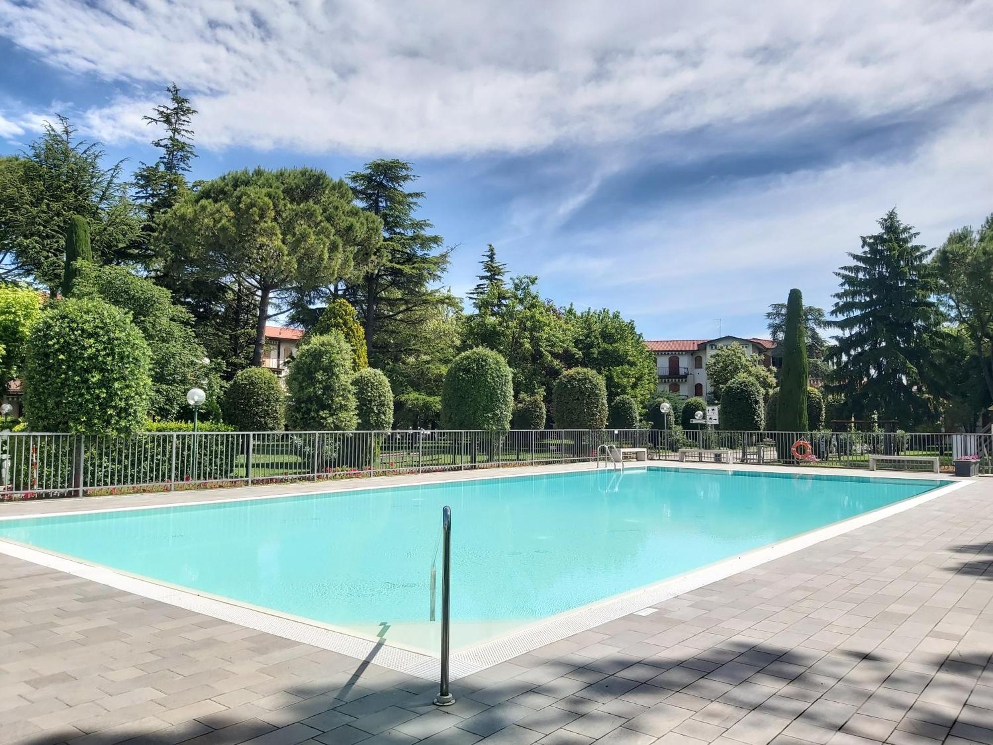I Limoni Bilocale In Residence Con Piscina Peschiera del Garda Exterior foto